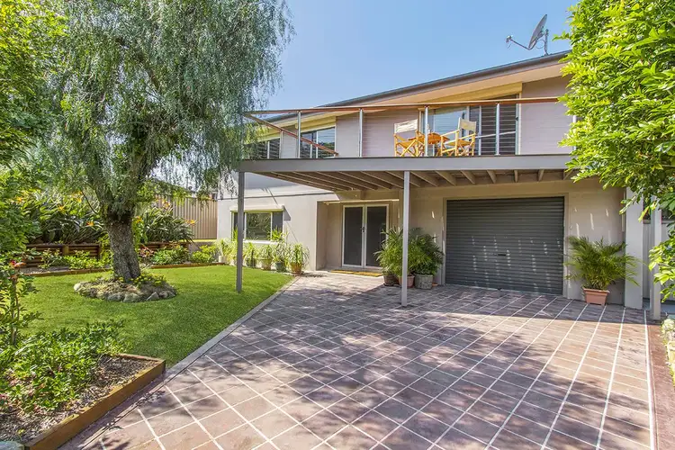 4 Noonan Point Avenue, Point Clare NSW 2250
