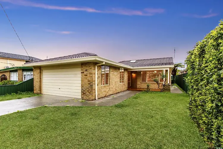 95 MacKenzie Avenue, Woy Woy NSW 2256