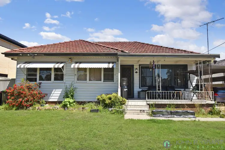 4 Woods Road
