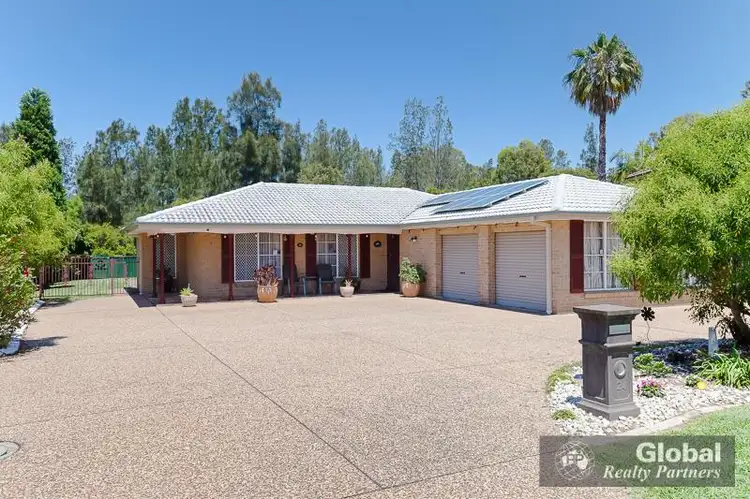 24 Derwent Crescent, Lakelands NSW 2282