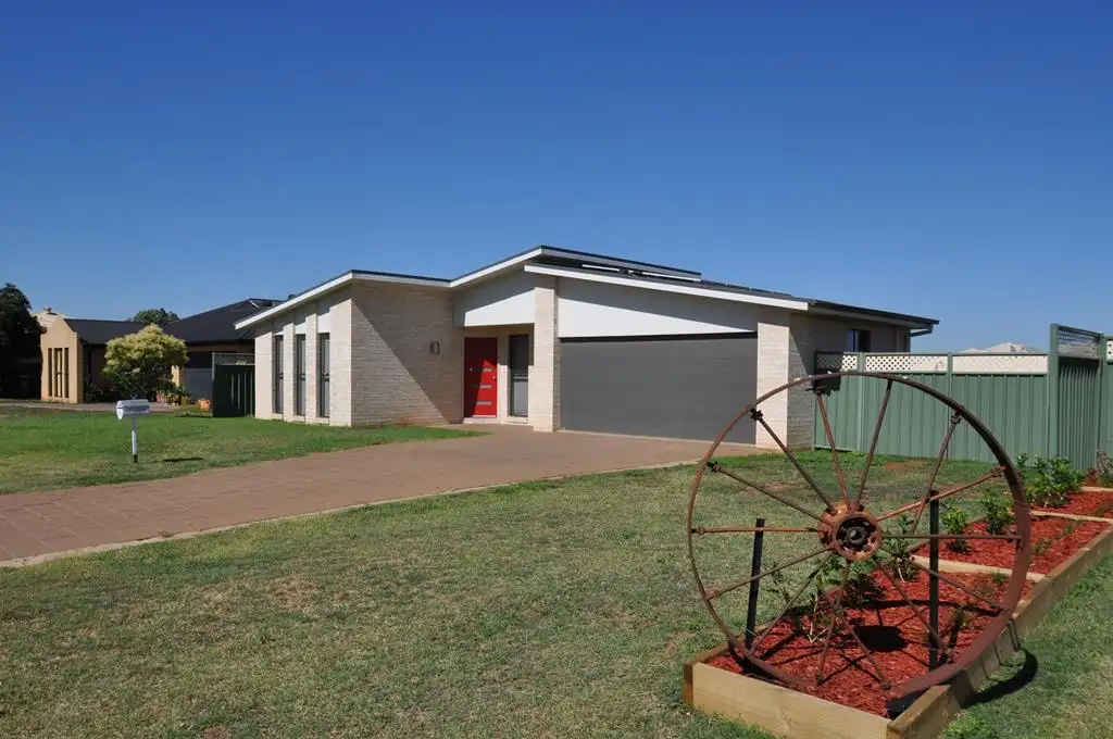 Main view of Homely house listing, 19 Dunheved Circle, Dubbo NSW 2830