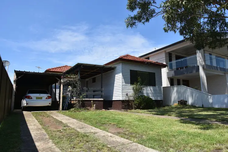 3 Amesbury Avenue