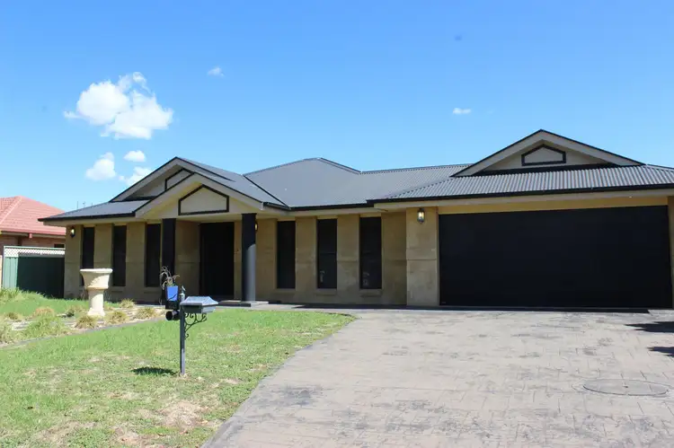 33 Pebble Beach Drive, Dubbo NSW 2830