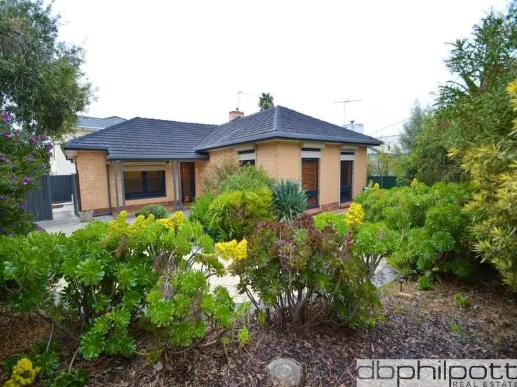 12 Stanlake Avenue