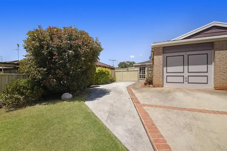 15A Valentine Pl, Rosemeadow NSW 2560