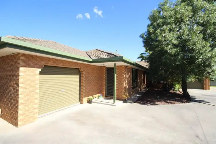 Second view of Homely block of units listing, 8 Glendaloch Ct, Lavington NSW 2641