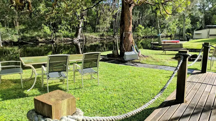 208 Charlotte Bay Street, Charlotte Bay NSW 2428