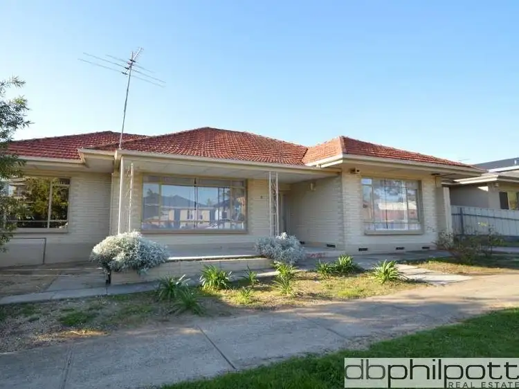 12 Montrose Avenue