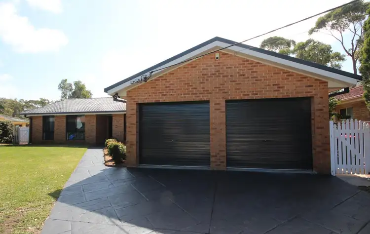 13 Monash Close, Tanilba Bay NSW 2319