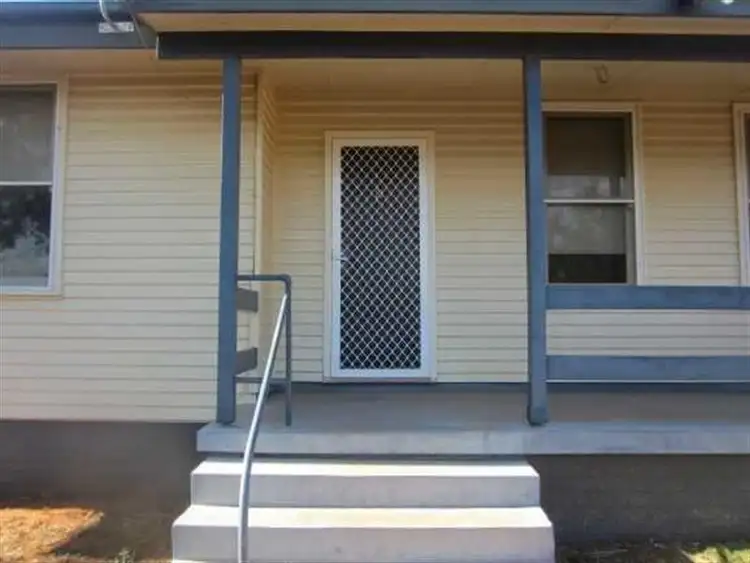 10 Mopone Street