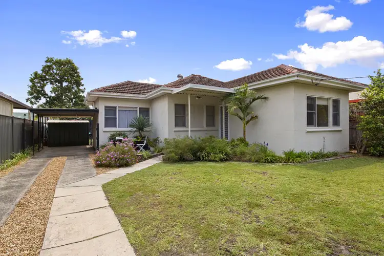 11 Florida Avenue, Woy Woy NSW 2256