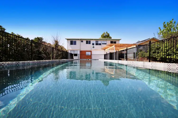 11 Church Avenue, Uralla NSW 2358
