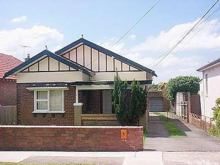 8 Newcastle  Street