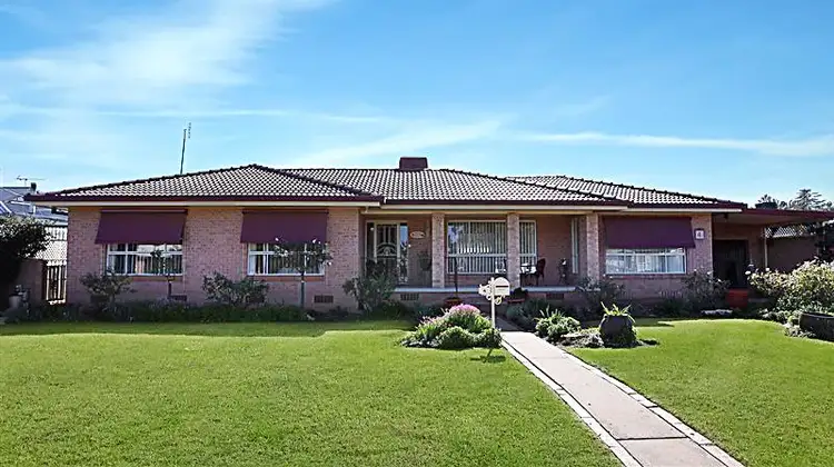 4 Bathurst  Street, Forbes NSW 2871