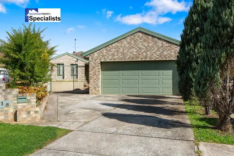 15 Robson Crescent, St Helens Park NSW 2560