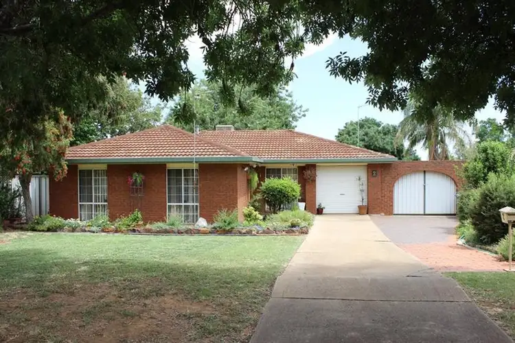 2 Maple Ct, Dubbo NSW 2830