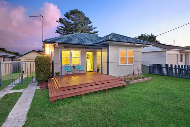 21 Pratley St, Woy Woy NSW 2256