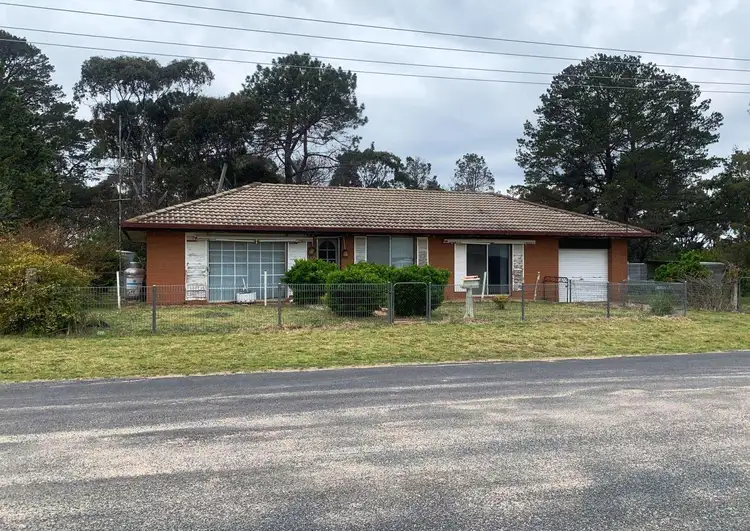 16 Wilkens Street, Uralla NSW 2358