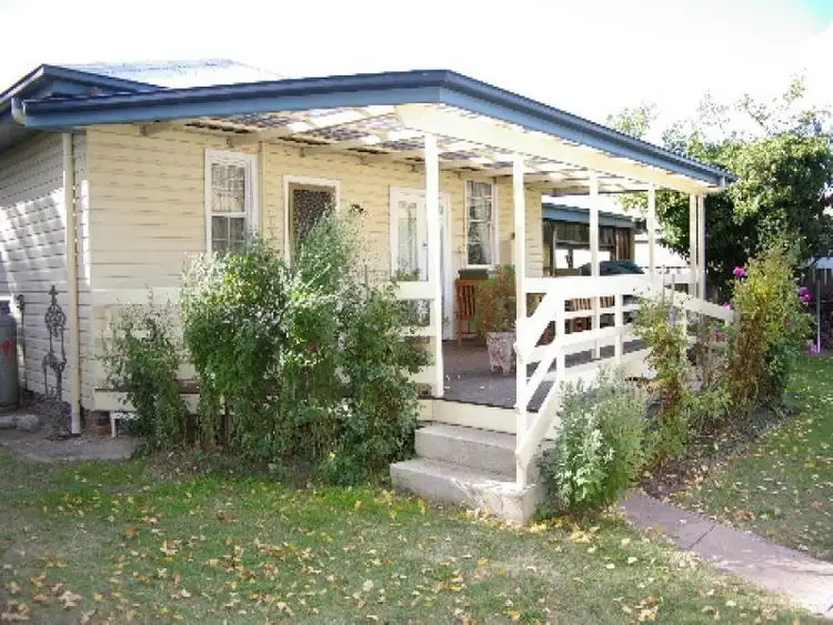 140 Bridge Street, Uralla NSW 2358