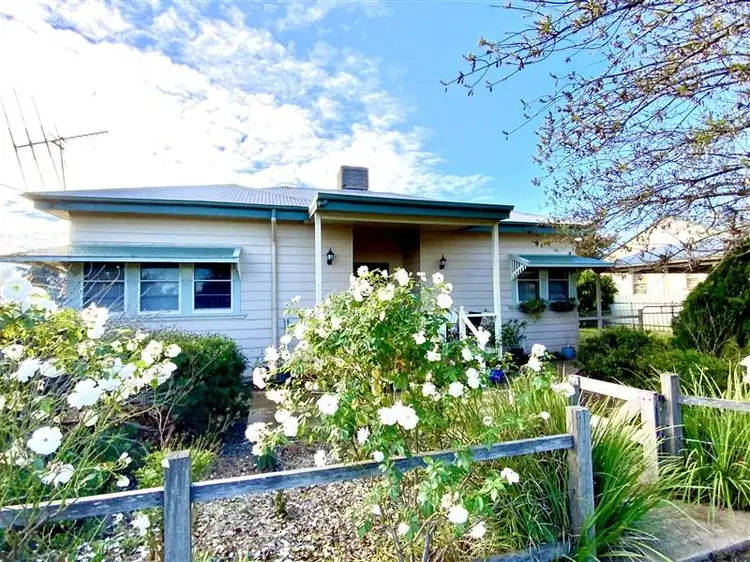 8 Oxford  Street, Forbes NSW 2871