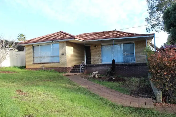 423 Pine  Ave, Lavington NSW 2641