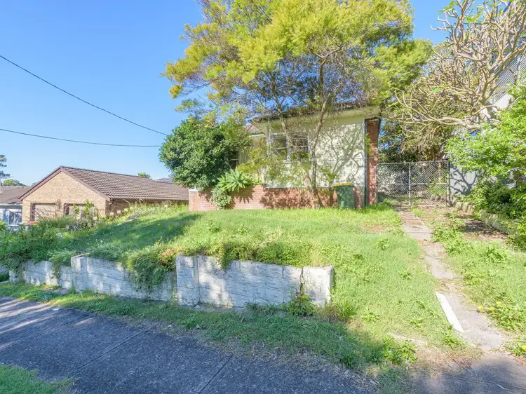 3 Warburton Street, Chifley NSW 2036