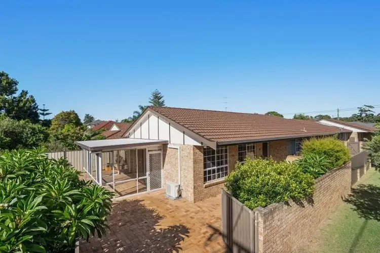 2/18 Bowden Rd, Woy Woy NSW 2256