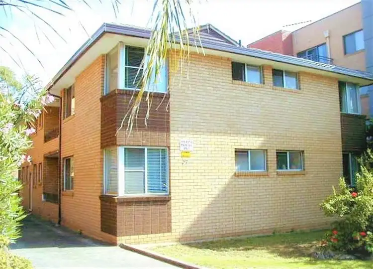 37 Bathurst Street