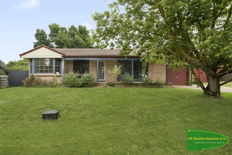8 Sturt Street, Blayney NSW 2799