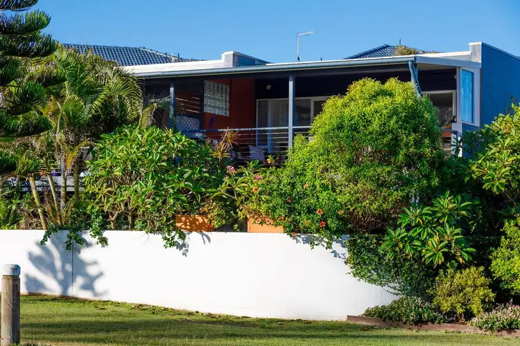 4/11 Pacific Parade, Yamba NSW 2464