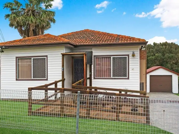 13 Deane Street, Belmont NSW 2280