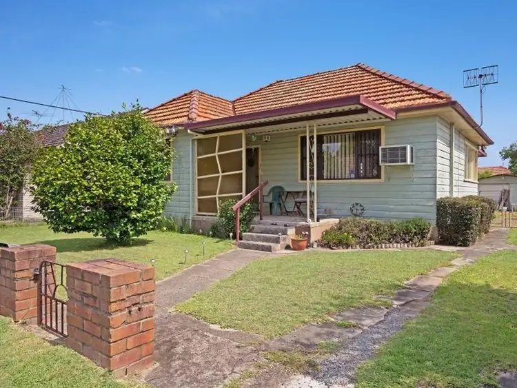 12 Hitchcock Avenue, Belmont NSW 2280
