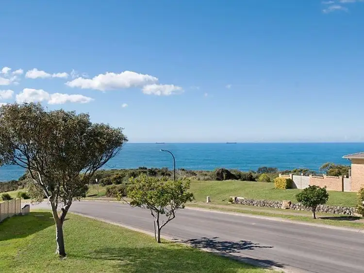 2 Spoon Rocks Road, Caves Beach NSW 2281