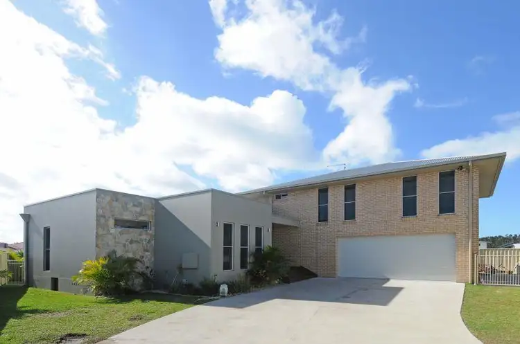 24 William  Avenue, Yamba NSW 2464