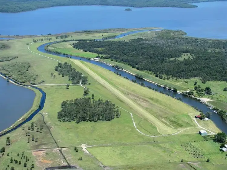 718 North Bank Road, Palmers Island NSW 2463
