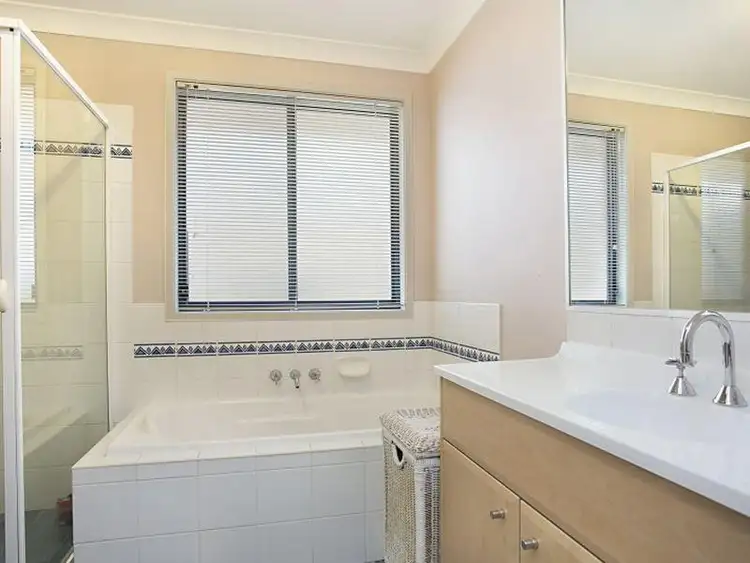 Sixth view of Homely house listing, 4 Kains Square, Cameron Park NSW 2285