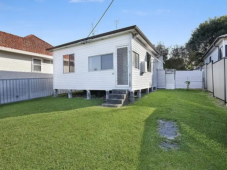 42 Pacific Highway, Gateshead NSW 2290