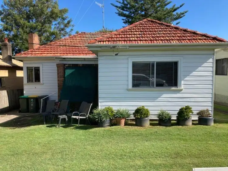 4 Evans Street, Belmont NSW 2280