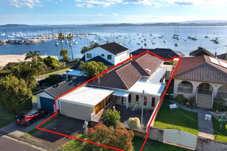 33 Walter Street, Belmont NSW 2280