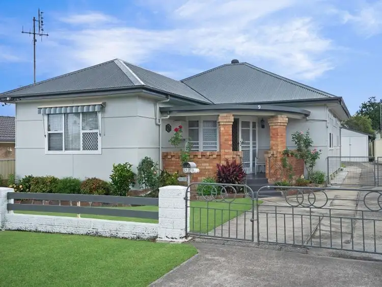 9 Henry Street, Belmont NSW 2280