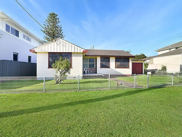 4 Thompson Street, Belmont South NSW 2280