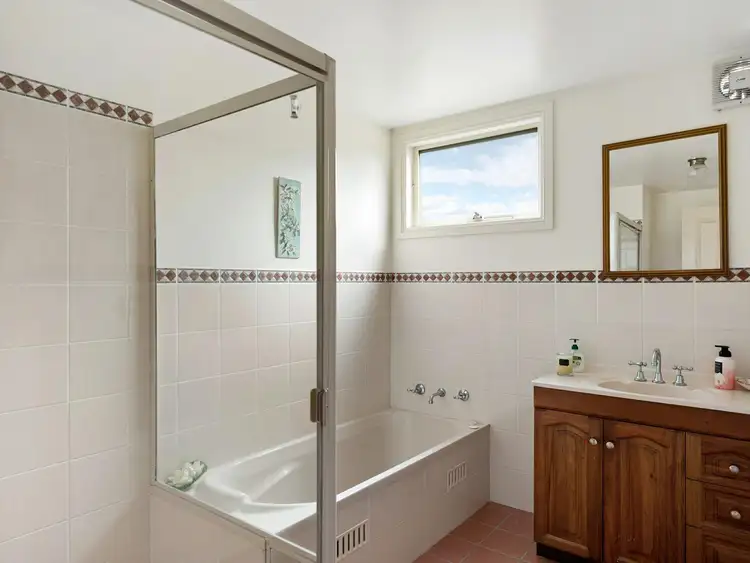 Fifth view of Homely house listing, 10 Jamescurt Close, Tingira Heights NSW 2290