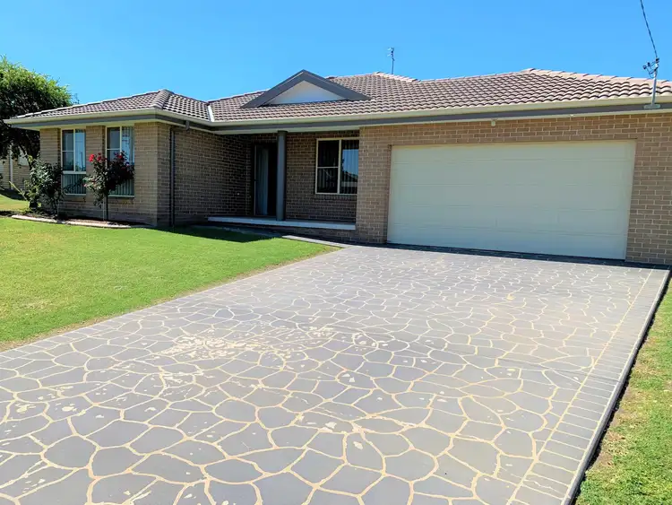 11 Wagonia Drive, Kootingal NSW 2352