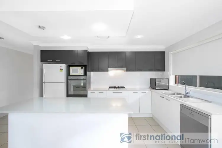 Second view of Homely house listing, 25 The Patio, Hillvue NSW 2340