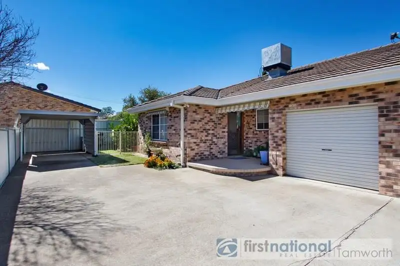 Main view of Homely unit listing, 2/5 COWPER Close, North Tamworth NSW 2340