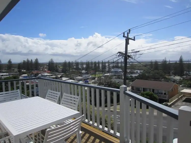 2/4 Coldstream Street, Yamba NSW 2464