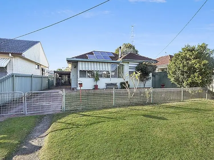 8 Findon Street, Marks Point NSW 2280