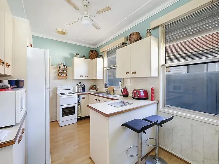 Fifth view of Homely house listing, 8 Findon Street, Marks Point NSW 2280