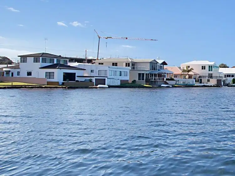 32 Ross Street, Belmont NSW 2280