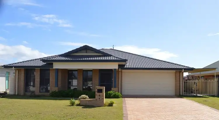 4 Barellan Avenue, Yamba NSW 2464